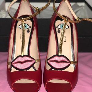 ❌SOLD ON MERCARI❌Gucci Lips 105 Leather Sandals